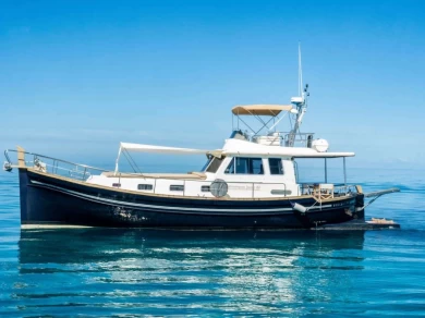 Luxury Yacht rental with or without captain Menorquin Bahamas