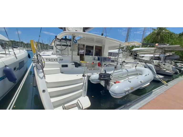 Location bateau Le Marin pas cher Lagoon 400 S2