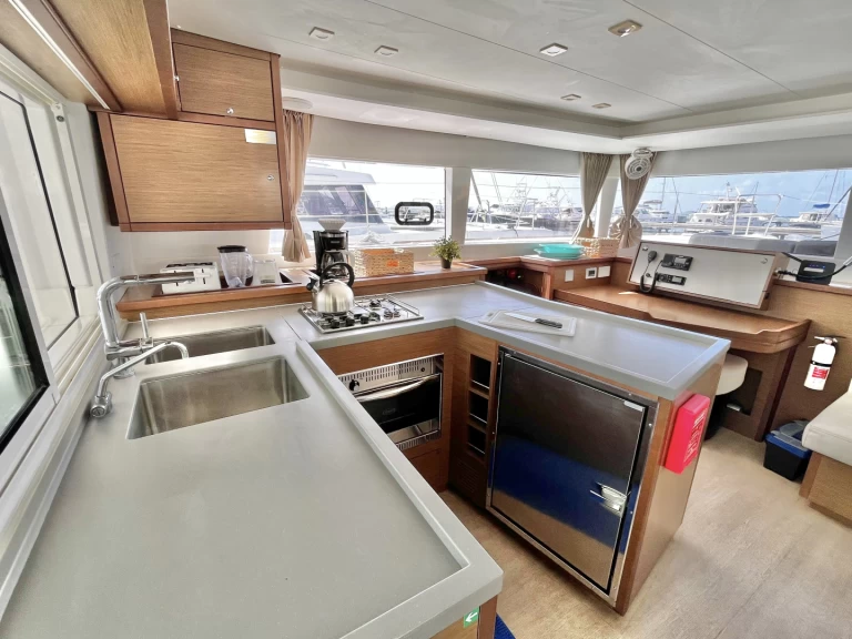 Lagoon Lagoon 450 F a louer à Parham Town