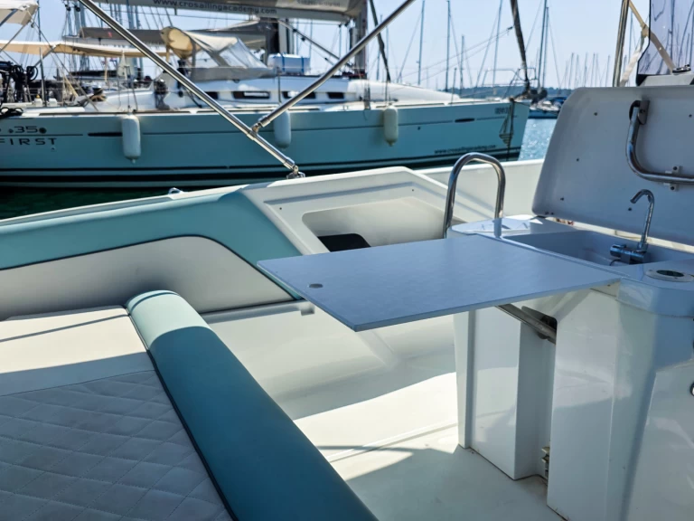 Louer Bateau à moteur avec ou sans skipper Salpa à Pula