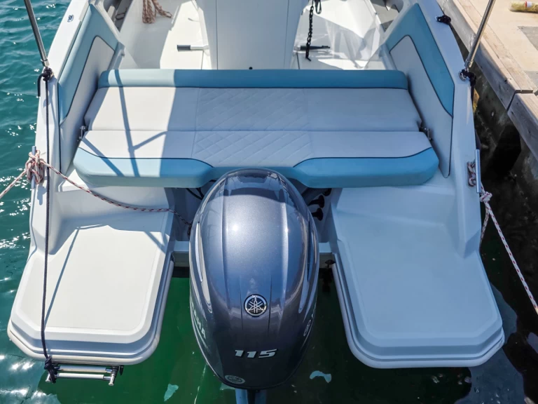 Bateau à moteur à louer à Pula au meilleur prix