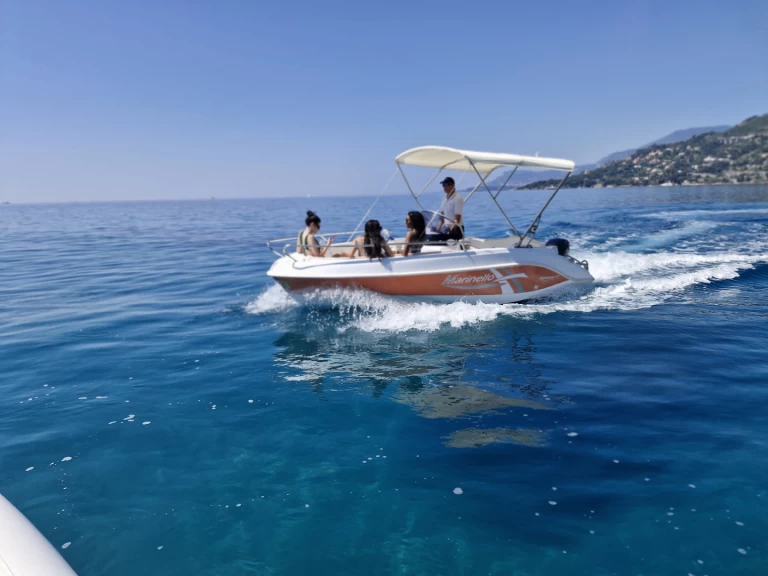 Bateau à moteur à louer à Vintimille au meilleur prix