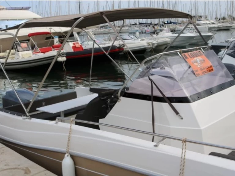 Bateau à moteur à louer à Hyères au meilleur prix