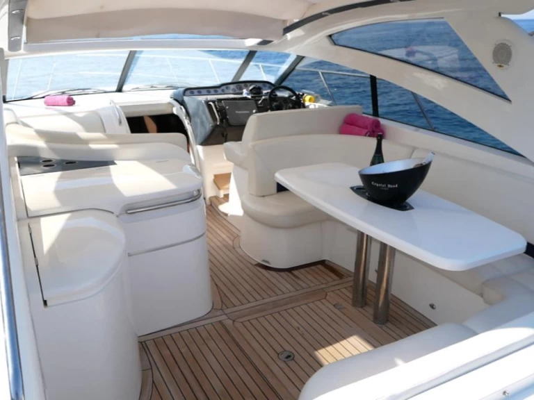 Location Bateau à moteur Princess avec permis