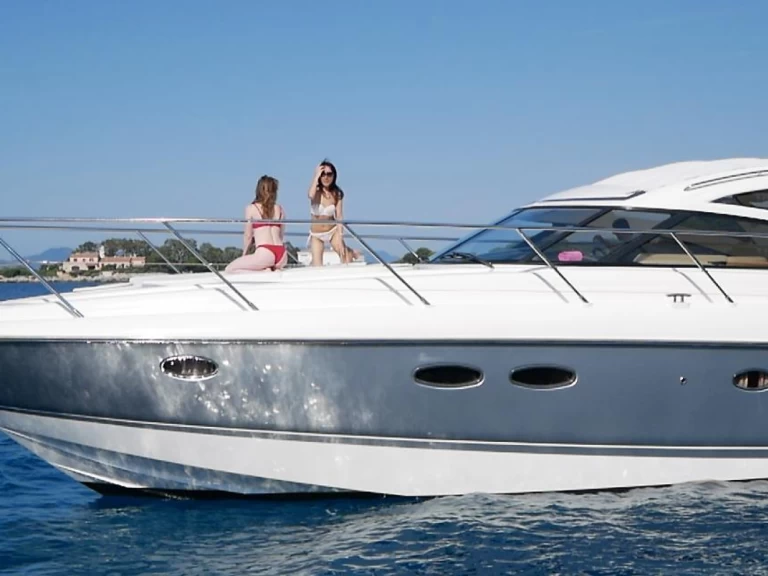 Louer Bateau à moteur avec ou sans skipper Princess à Juan-les-Pins