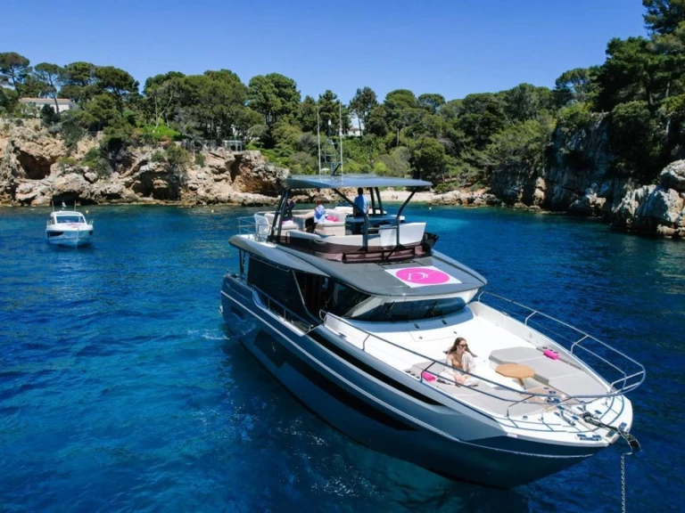 Location à Juan-les-Pins - Prestige X60 sur SamBoat
