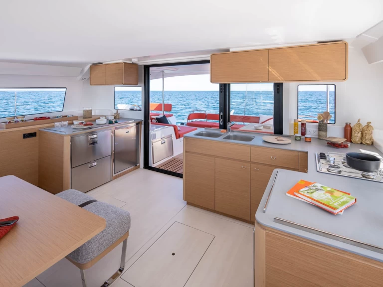 Location bateau Le Marin pas cher Excess 14