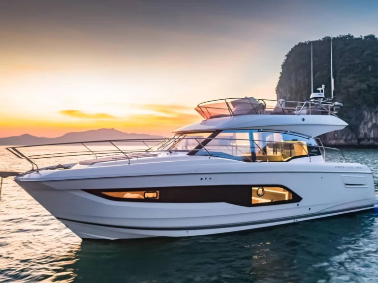 Bateau à moteur à louer à Juan-les-Pins au meilleur prix