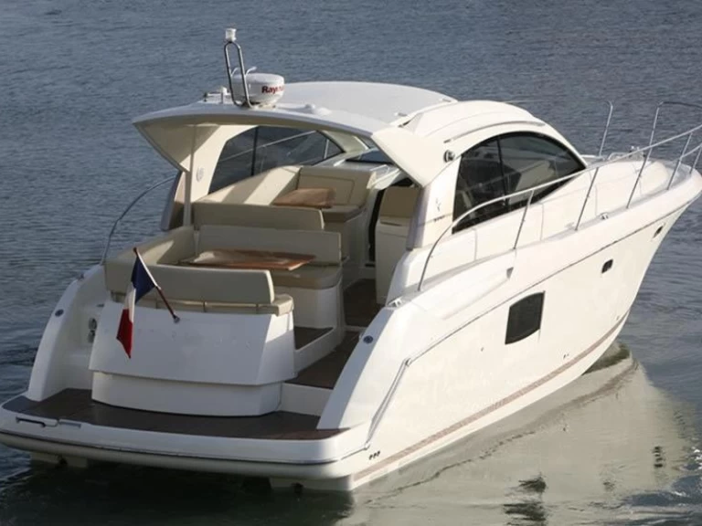 Bateau à moteur à louer à Juan-les-Pins au meilleur prix