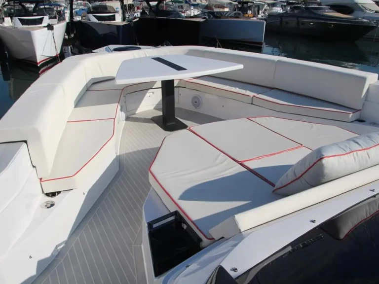 Location Bateau à moteur à Golfe-Juan - OKEAN 55
