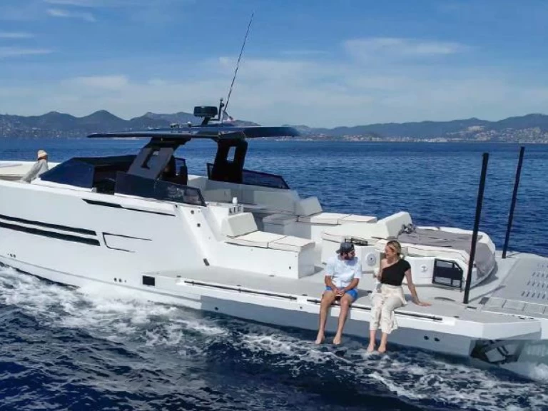 Bateau à moteur à louer à Golfe-Juan au meilleur prix