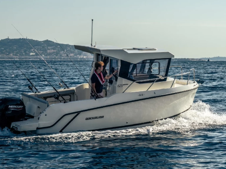 Louer Bateau à moteur avec ou sans skipper Quicksilver à Trébeurden
