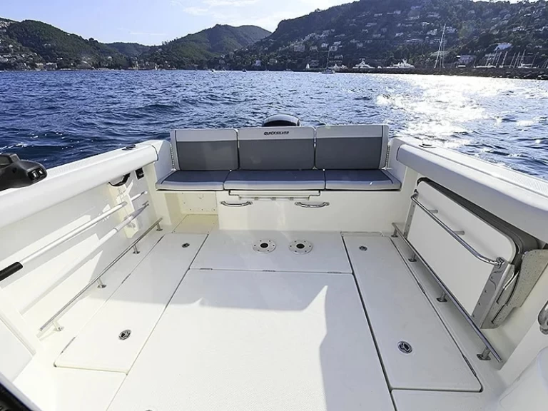 Quicksilver 625 Pilothouse a louer à Trébeurden