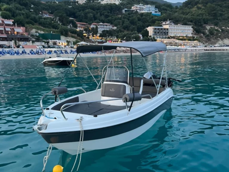 Louez un Karel 170 à Parga