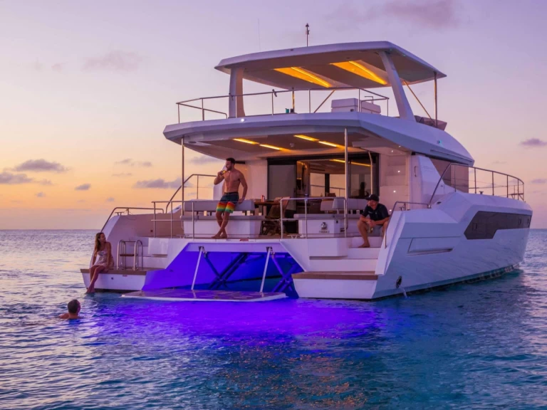 Location Bateau à moteur à Antibes - Leopard 53 PC