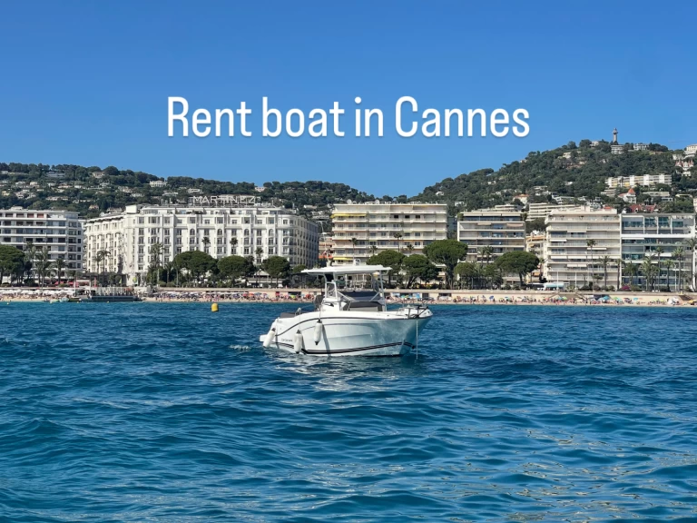 Louez un Jeanneau Cap Camarat 9.0 CC à Cannes