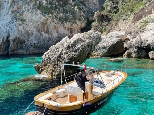 Location Bateau à moteur à Capri - Fratelli Aprea Sorrento 7,50 Semi Cabinato