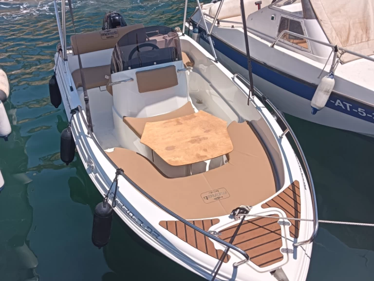 Location Bateau à moteur Mareti avec permis