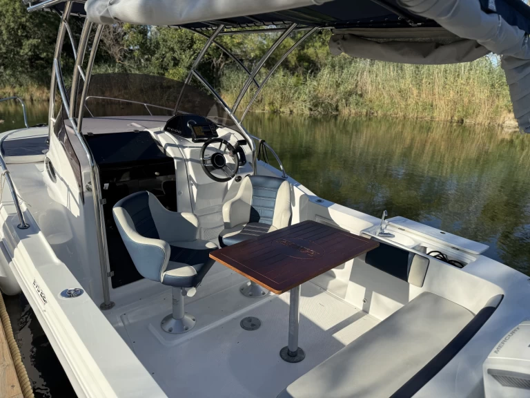 Location Bateau à moteur à Mandelieu-la-Napoule - Ranieri EVO 22