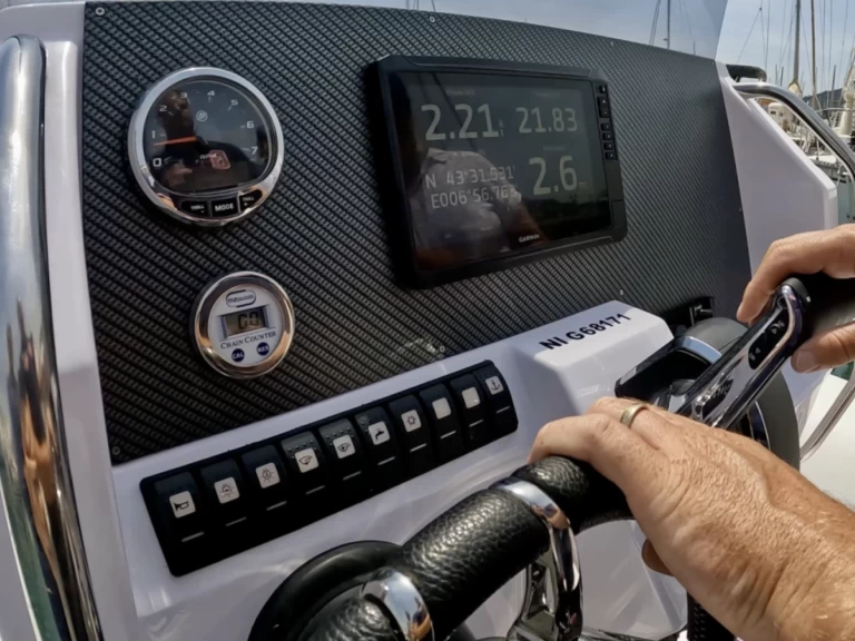 Semi-rigide à louer à Mandelieu-la-Napoule au meilleur prix