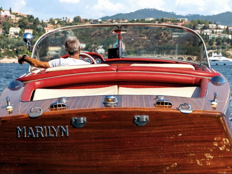 Bateau à moteur à louer à Mandelieu-la-Napoule au meilleur prix