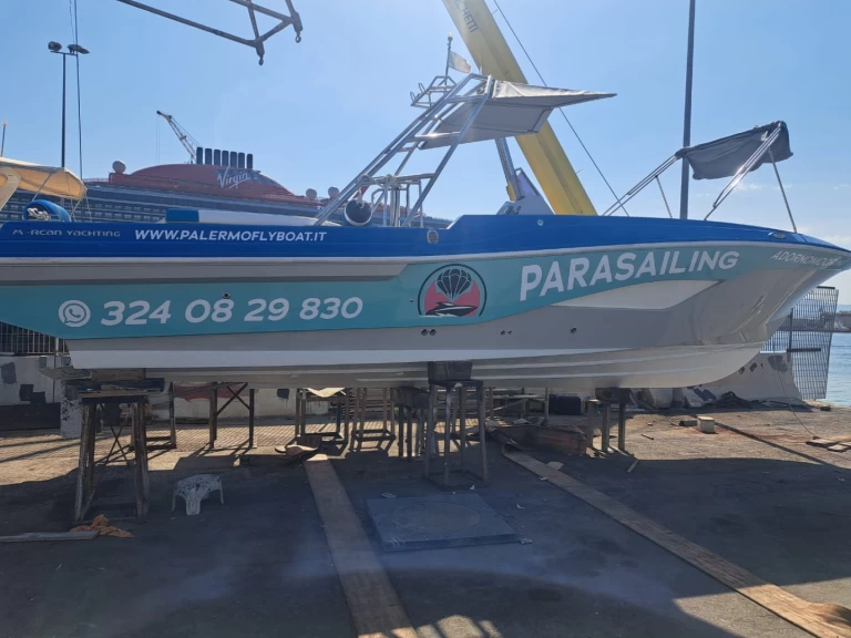 Bateau à moteur à louer à Palerme au meilleur prix