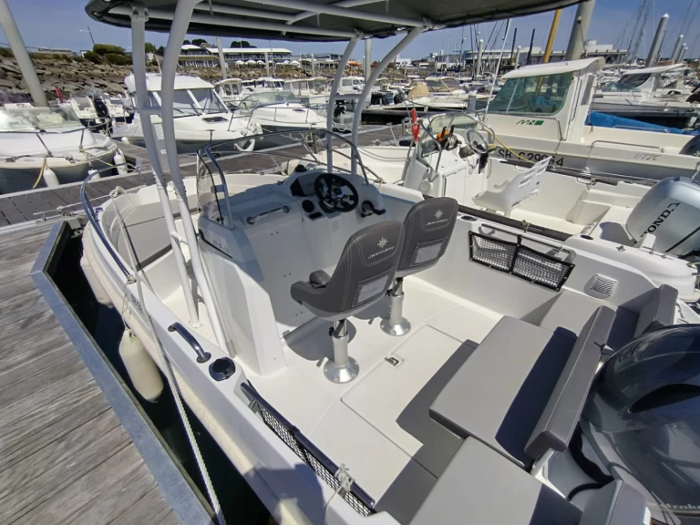 Location bateau Saint-Quay-Portrieux pas cher Cap Camarat 5.5 CC Serie 2