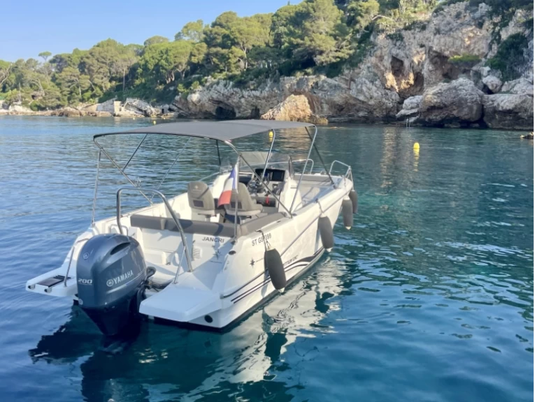 Location à Antibes - Jeanneau Cap Camarat 6.5 CC Serie 3 sur SamBoat
