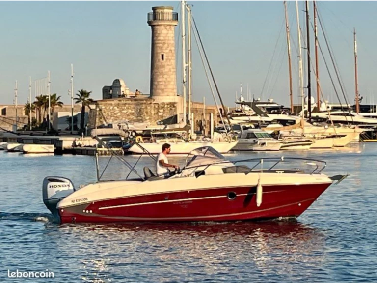 Louer Bateau à moteur avec ou sans skipper Bénéteau à Antibes