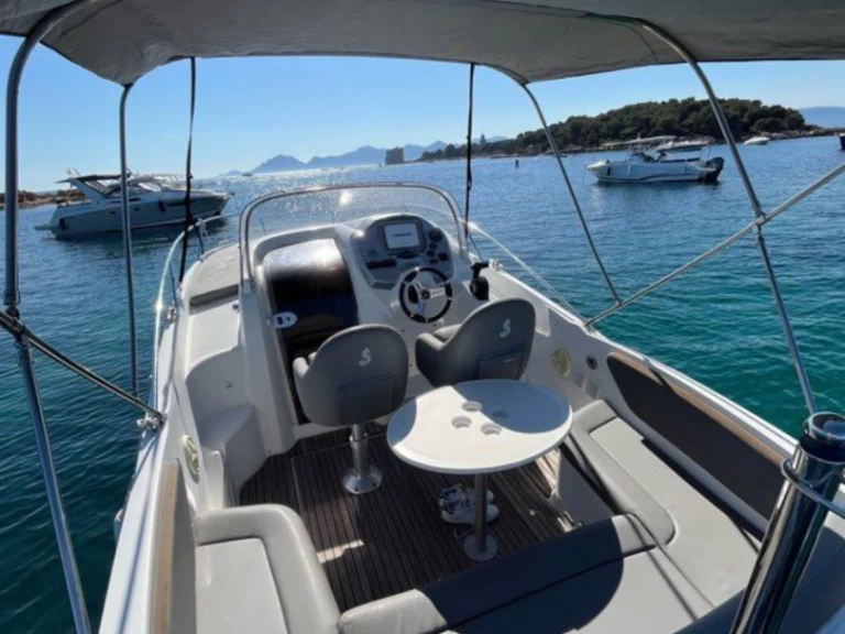 Location Bateau à moteur Bénéteau avec permis