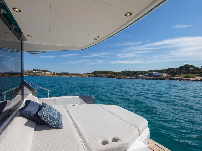 Louez un Gran Turismo 45 à Juan-les-Pins