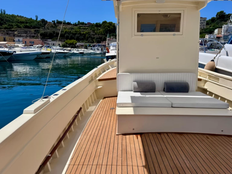 F.lli Mileo Gozzo a louer à Baïes