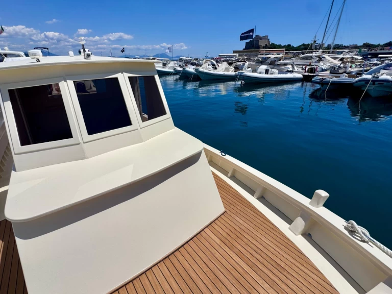 Location bateau F.lli Mileo Gozzo à Baïes sur Samboat