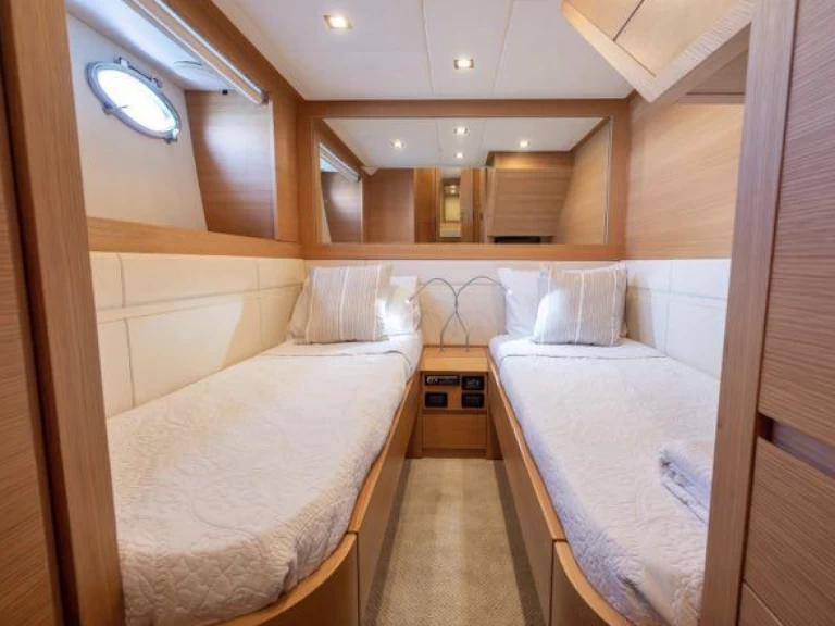 Location bateau Pershing Pershing 64 à Antibes sur Samboat