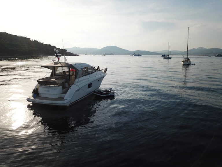 Louez un Prestige 39 à Juan-les-Pins