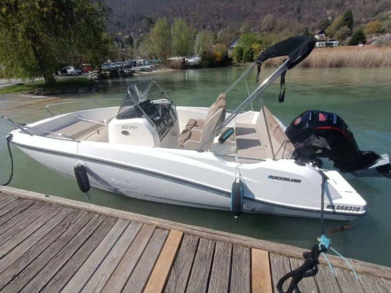Louer Bateau à moteur avec ou sans skipper Quicksilver à Annecy