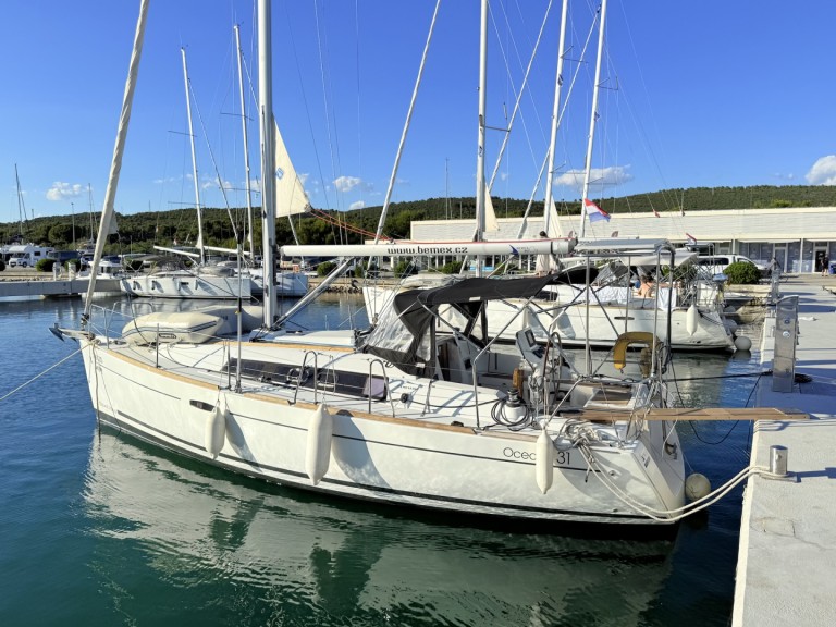 Louez un Bénéteau Oceanis 31 à Sukošan