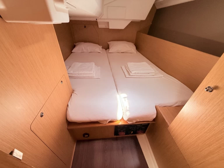 Bénéteau Oceanis 38.1 a louer à Sukošan