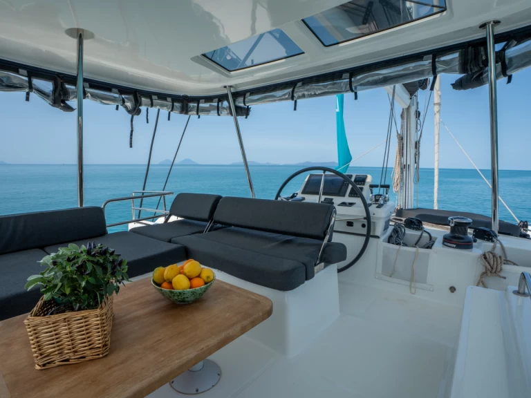 Location bateau Capo d'Orlando pas cher Lagoon 51