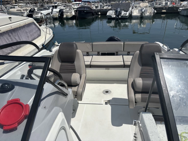 Jeanneau Cap Camarat 5.5 BR a louer à Cogolin