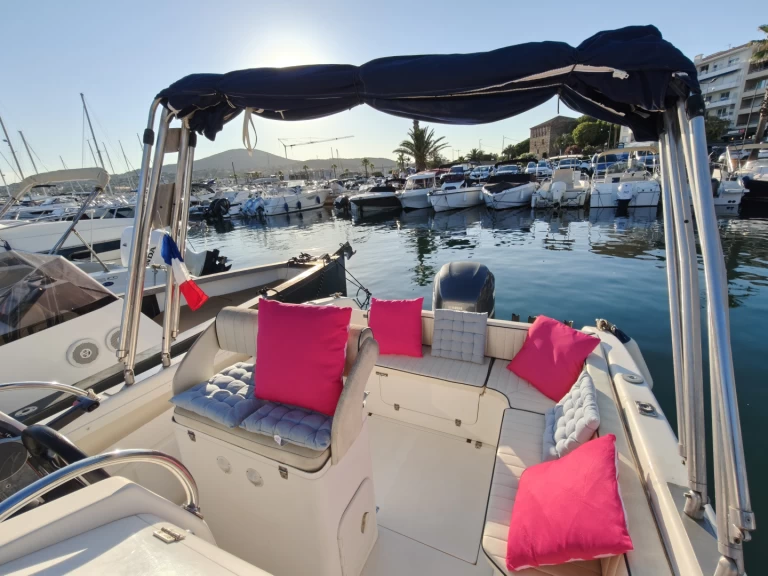 Location bateau Tecnomariner Stealth Mithos  à Sainte-Maxime sur Samboat
