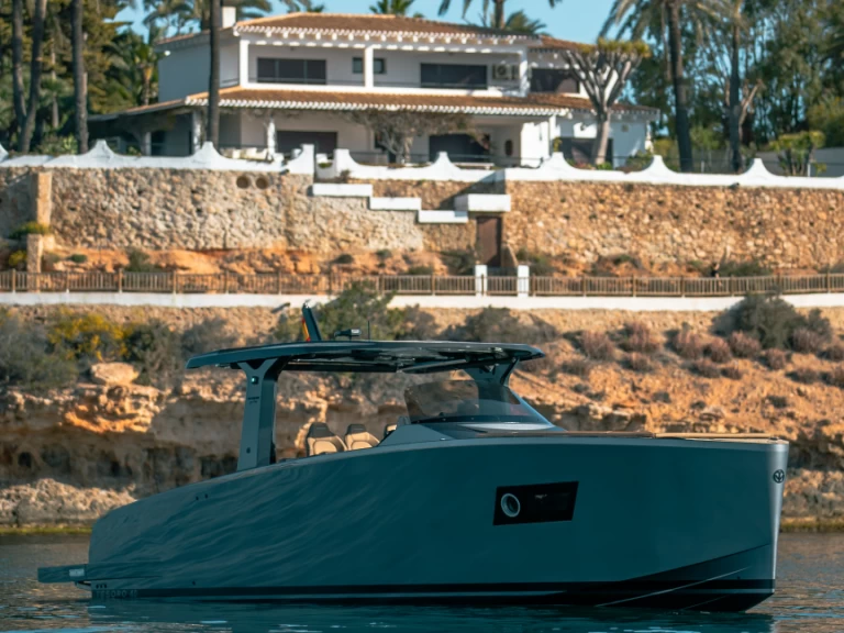 Location bateau Tesoro T40 à Port des Marines de Cogolin sur Samboat