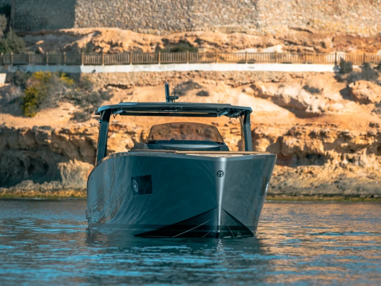 Louer Bateau à moteur avec ou sans skipper Tesoro à Port des Marines de Cogolin