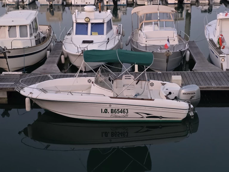 Location Bateau à moteur à Saint-Denis-d'Oléron - Jeanneau Cap Camarat 625