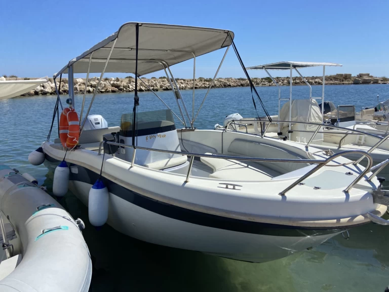 Bateau à moteur à louer à Marzamemi au meilleur prix