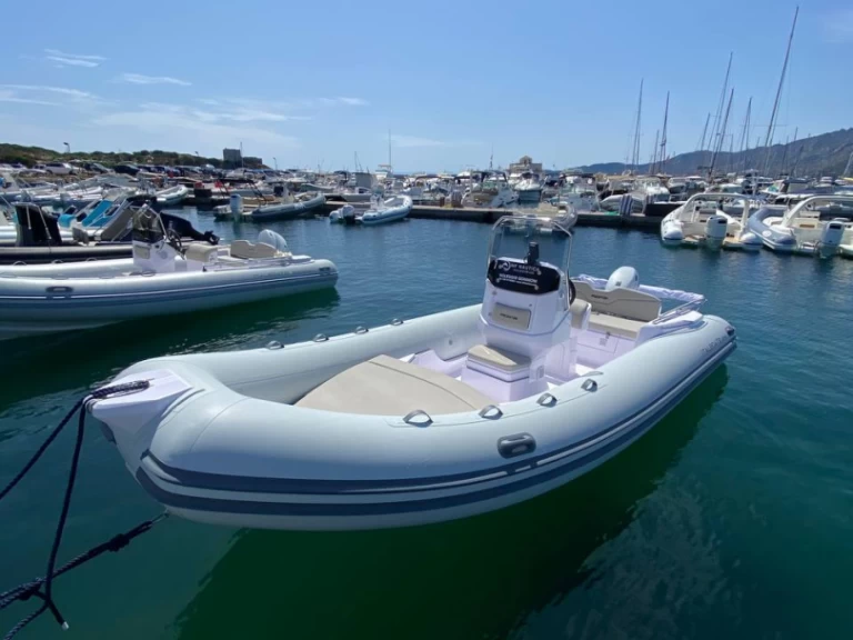Location bateau Villasimius pas cher Predator 599 AS