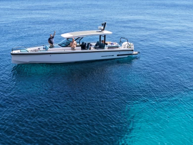 Bareboat Rental Motorboat Axopar with a boat licence