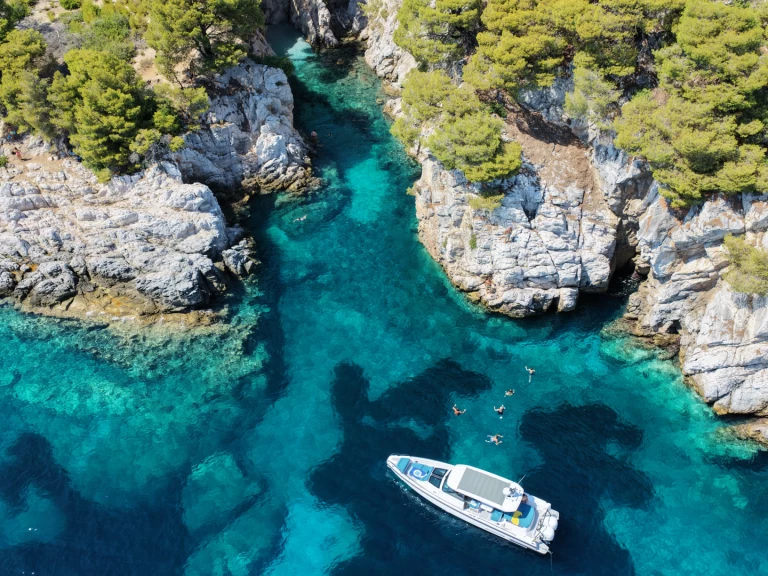 Bateau à moteur à louer à Skiathos au meilleur prix