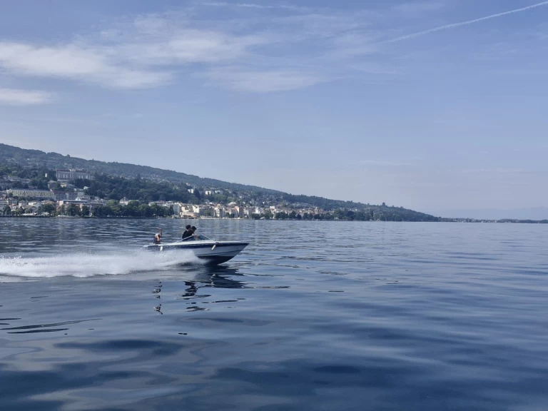 Louer Bateau à moteur avec ou sans skipper Cadorette à Évian-les-Bains