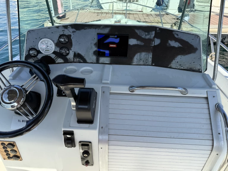 Location bateau Jeanneau Cap Camarat 695 WA à Toulon sur Samboat